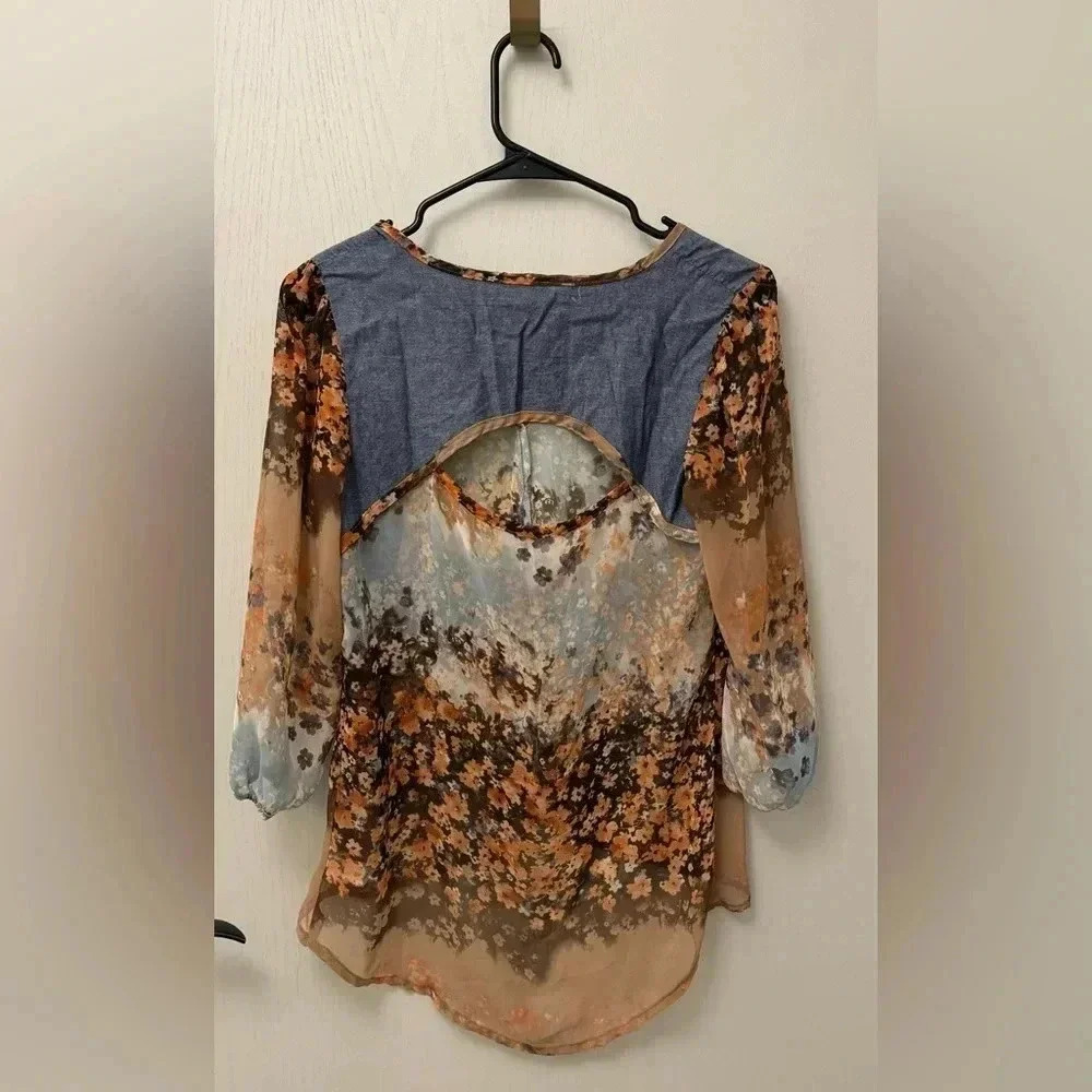 Fall floral boho top with opening in the back size S Lily Rose - Picture 6 of 7